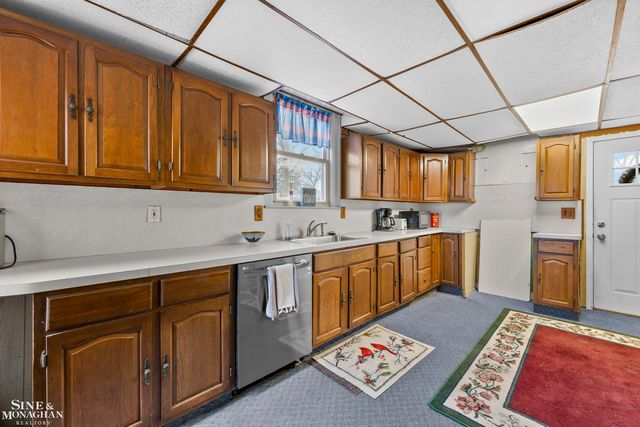 34590 Jefferson Avenue, Harrison Twp, MI 48045