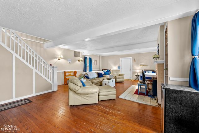 34590 Jefferson Avenue, Harrison Twp, MI 48045