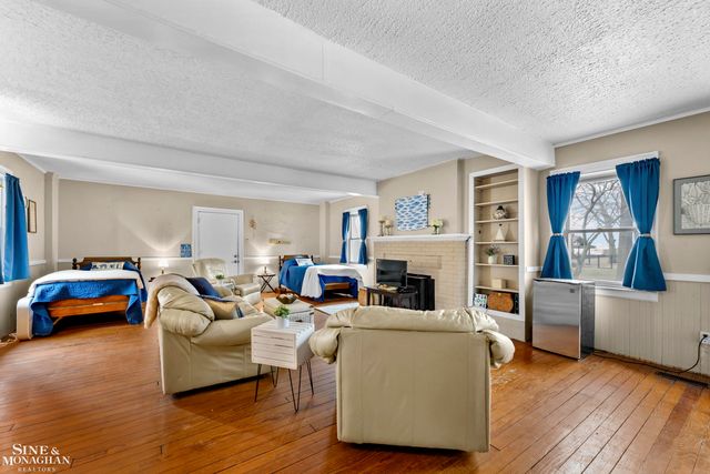 34590 Jefferson Avenue, Harrison Twp, MI 48045