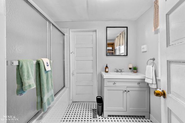 34590 Jefferson Avenue, Harrison Twp, MI 48045