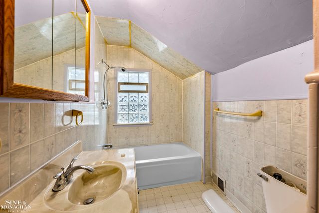 34590 Jefferson Avenue, Harrison Twp, MI 48045