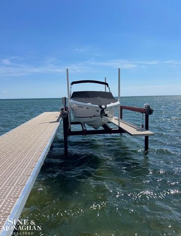 34590 Jefferson Avenue, Harrison Twp, MI 48045