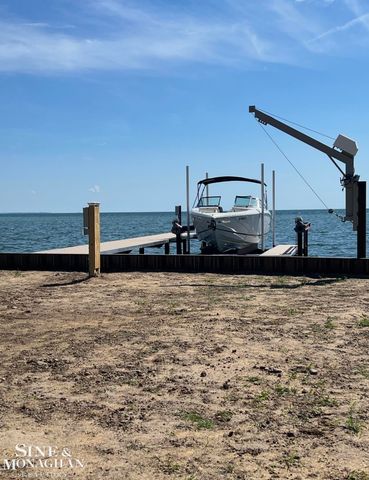 34590 Jefferson Avenue, Harrison Twp, MI 48045