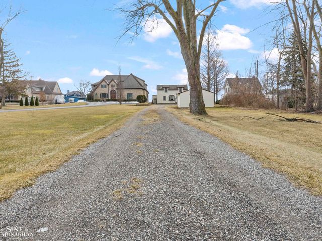 34590 Jefferson Avenue, Harrison Twp, MI 48045