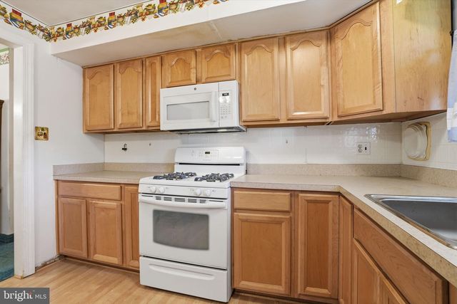 2000 TOMLINSON RD, Philadelphia, PA 19116