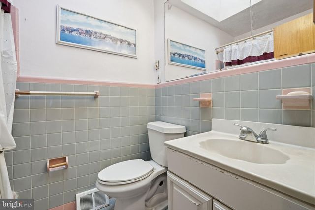 2000 TOMLINSON RD, Philadelphia, PA 19116