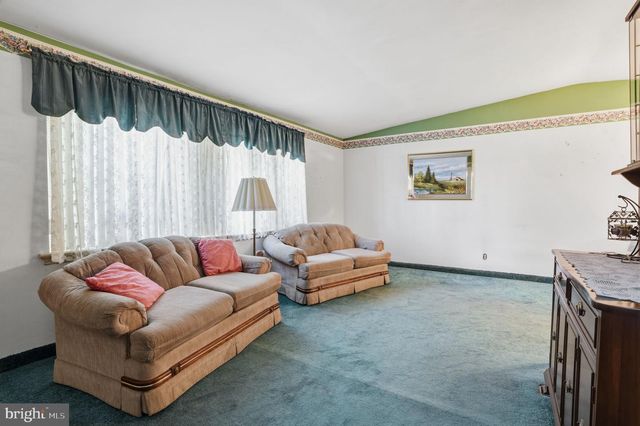 2000 TOMLINSON RD, Philadelphia, PA 19116