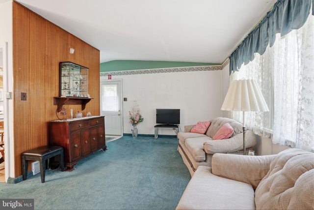 2000 TOMLINSON RD, Philadelphia, PA 19116