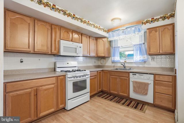 2000 TOMLINSON RD, Philadelphia, PA 19116