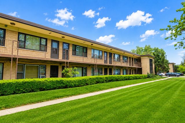 39 King Arthur Court 15, Northlake, IL 60164