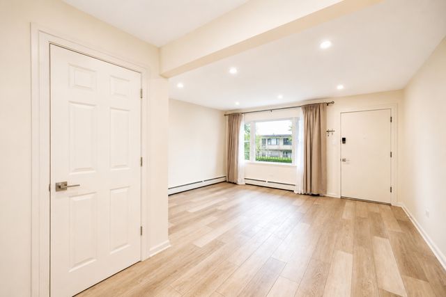 39 King Arthur Court 15, Northlake, IL 60164