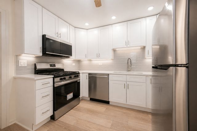 39 King Arthur Court 15, Northlake, IL 60164