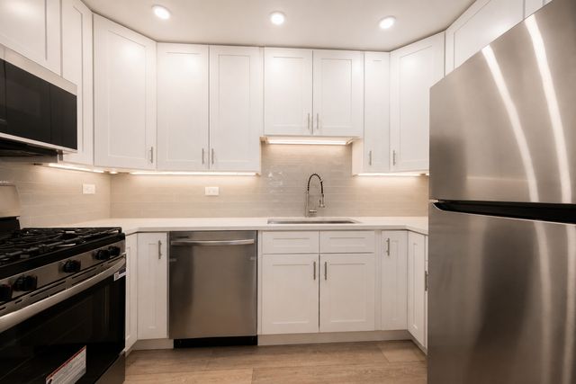 39 King Arthur Court 15, Northlake, IL 60164
