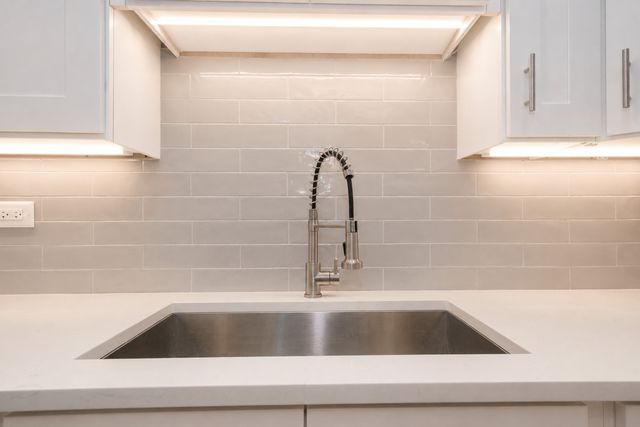 39 King Arthur Court 15, Northlake, IL 60164