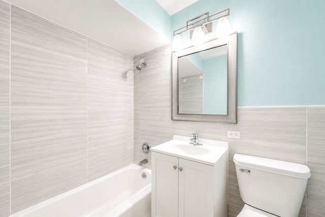 39 King Arthur Court 15, Northlake, IL 60164