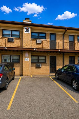 39 King Arthur Court 15, Northlake, IL 60164
