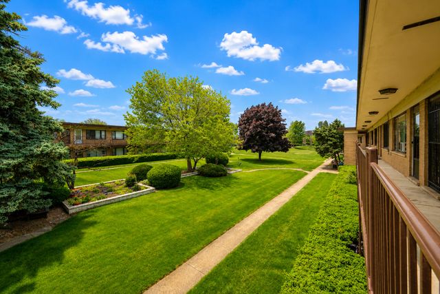 39 King Arthur Court 15, Northlake, IL 60164