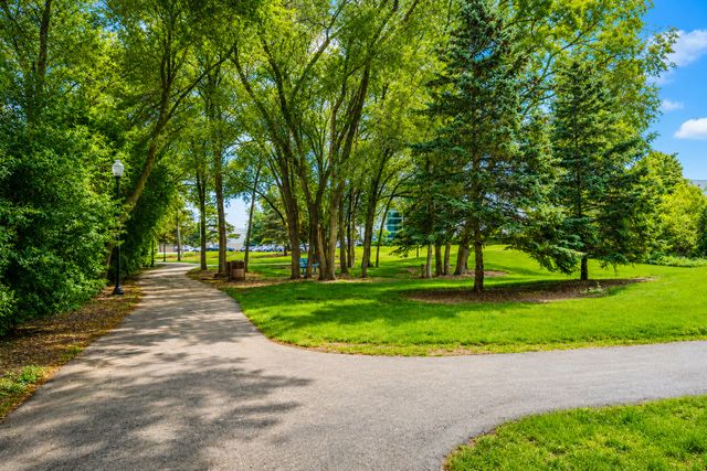 39 King Arthur Court 15, Northlake, IL 60164