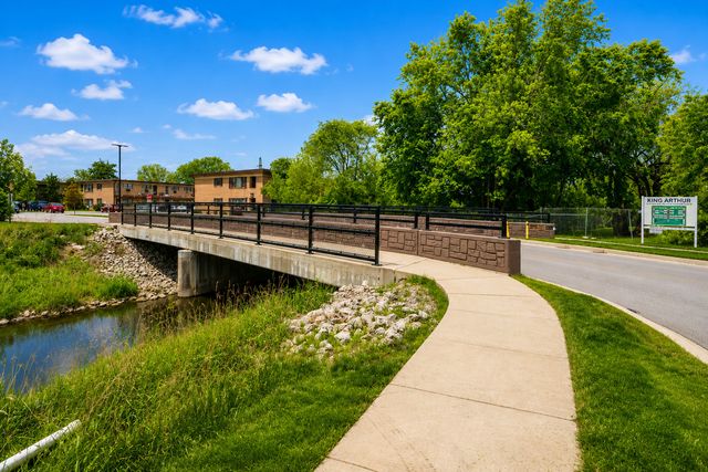39 King Arthur Court 15, Northlake, IL 60164