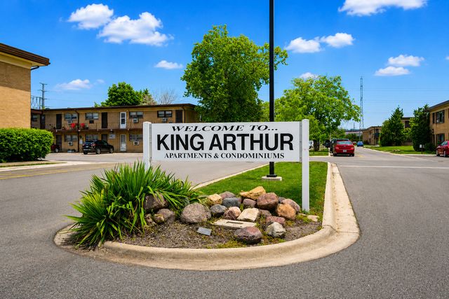 39 King Arthur Court 15, Northlake, IL 60164