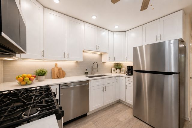 39 King Arthur Court 15, Northlake, IL 60164
