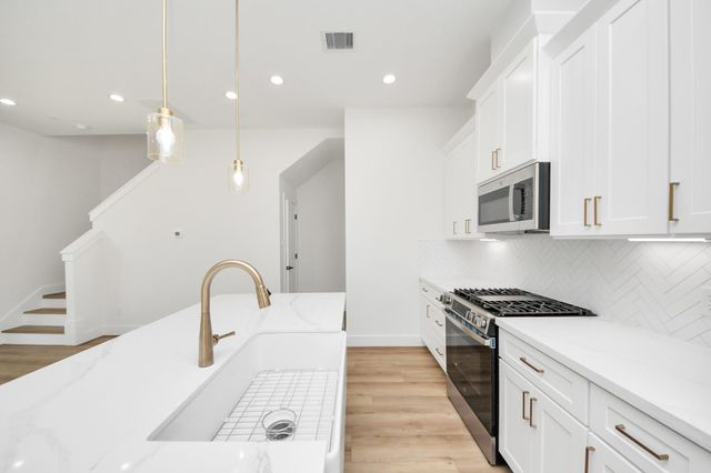 103 Frawley Street, Houston, TX 77009