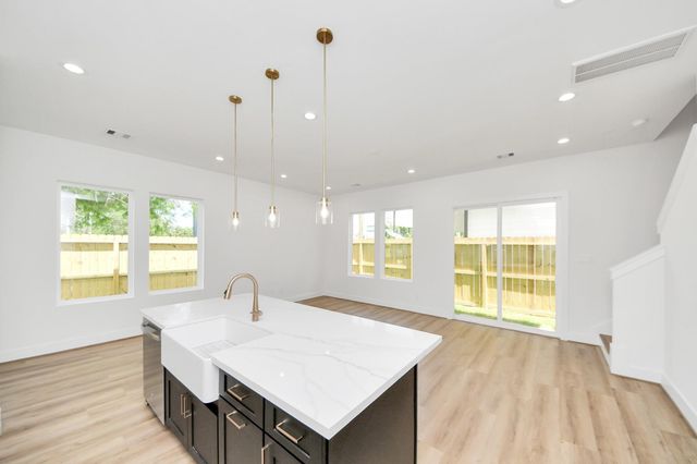 103 Frawley Street, Houston, TX 77009