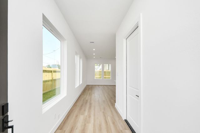 103 Frawley Street, Houston, TX 77009
