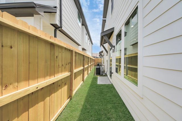 103 Frawley Street, Houston, TX 77009