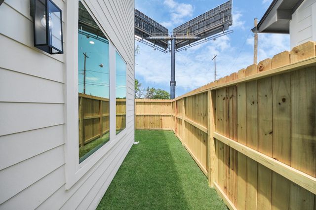 103 Frawley Street, Houston, TX 77009