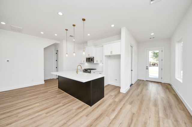 103 Frawley Street, Houston, TX 77009