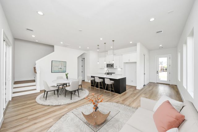 103 Frawley Street, Houston, TX 77009