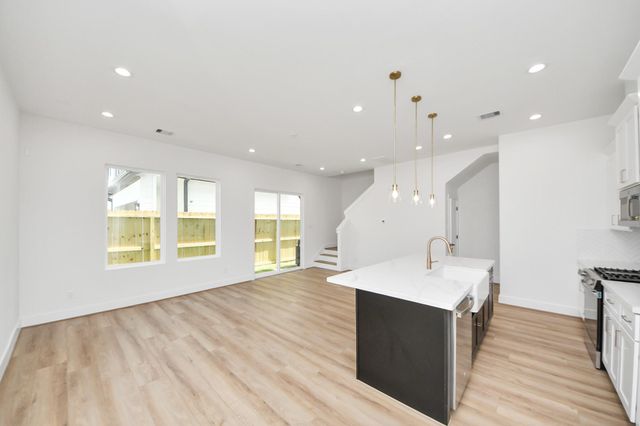 103 Frawley Street, Houston, TX 77009