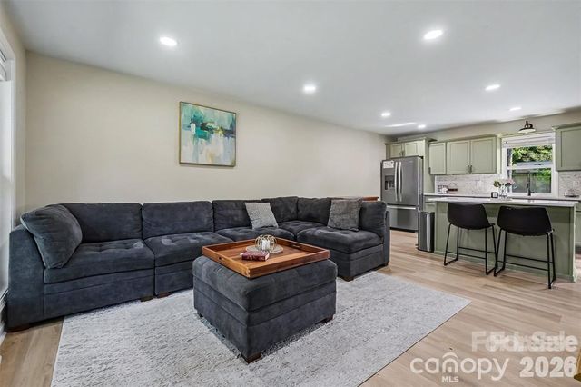 4023 Strangford Avenue, Charlotte, NC 28215