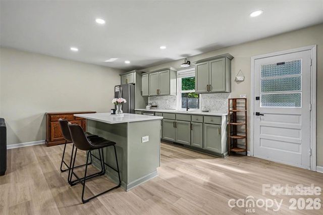 4023 Strangford Avenue, Charlotte, NC 28215