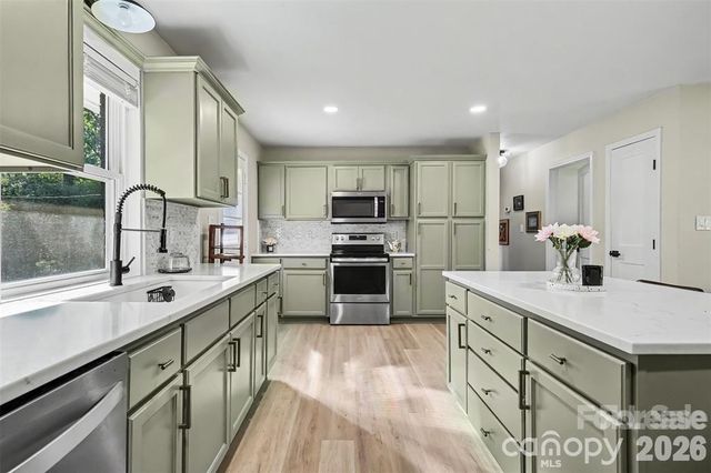 4023 Strangford Avenue, Charlotte, NC 28215