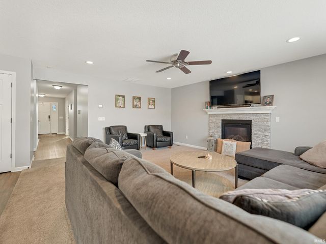 585 Highfields Cove, Fort Wayne, IN 46845