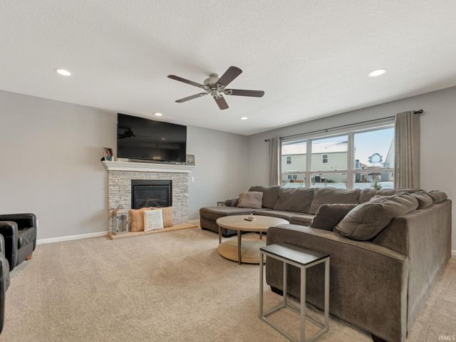 585 Highfields Cove, Fort Wayne, IN 46845