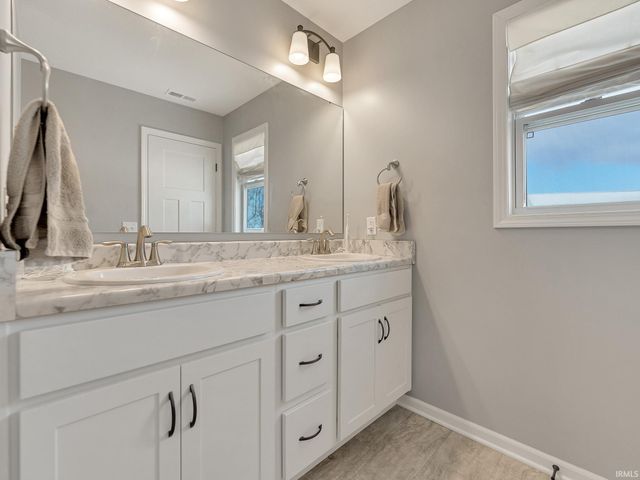 585 Highfields Cove, Fort Wayne, IN 46845