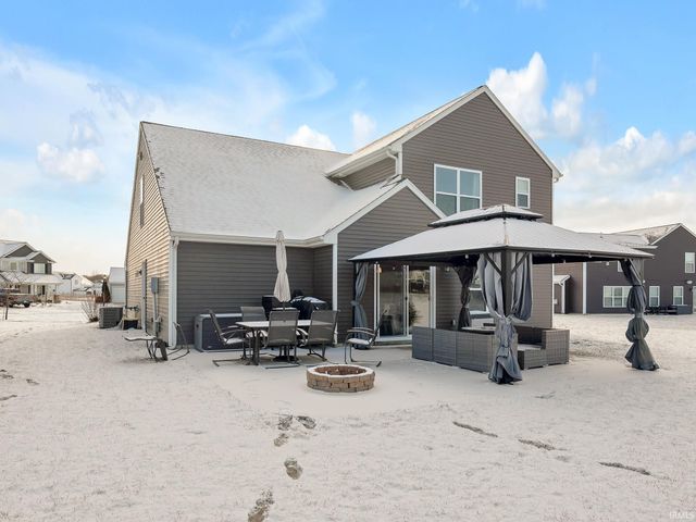 585 Highfields Cove, Fort Wayne, IN 46845