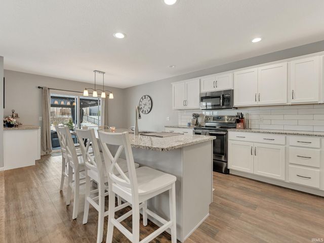 585 Highfields Cove, Fort Wayne, IN 46845