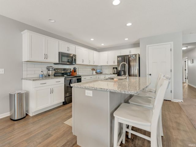 585 Highfields Cove, Fort Wayne, IN 46845