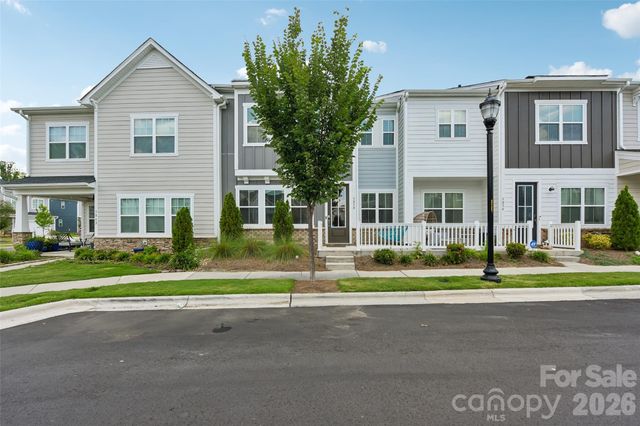 5858 Strathmore Court, Charlotte, NC 28215