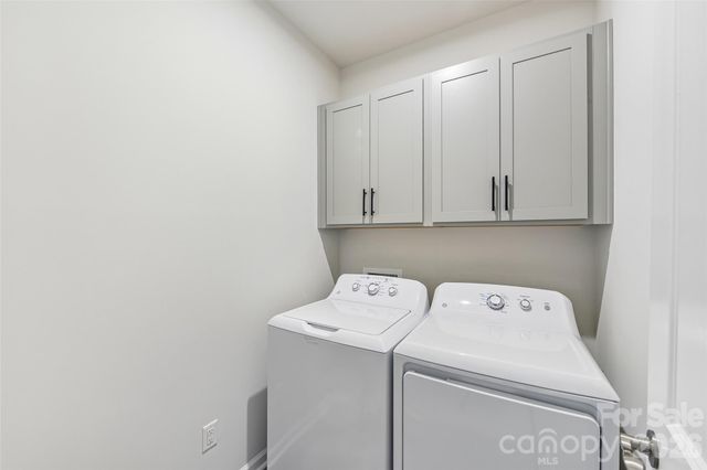 5858 Strathmore Court, Charlotte, NC 28215