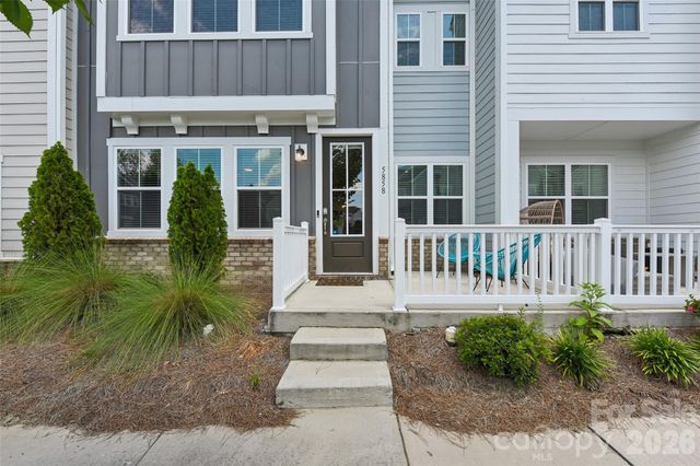 5858 Strathmore Court, Charlotte, NC 28215