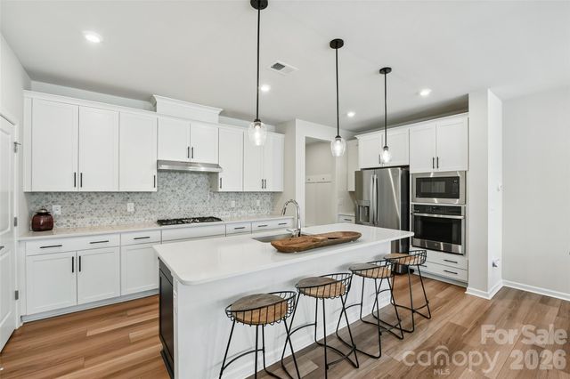 5858 Strathmore Court, Charlotte, NC 28215