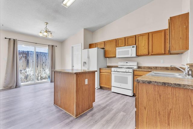 9100 Eiffel Avenue SW, Albuquerque, NM 87121