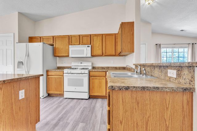 9100 Eiffel Avenue SW, Albuquerque, NM 87121