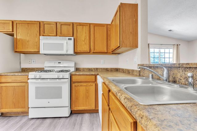 9100 Eiffel Avenue SW, Albuquerque, NM 87121