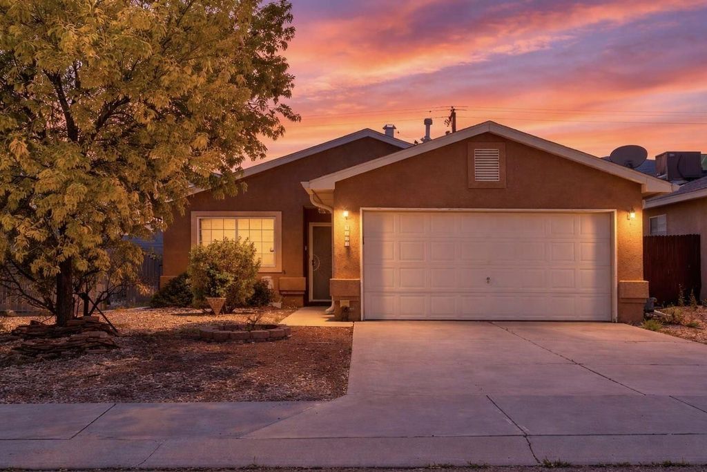 9100 Eiffel Avenue SW, Albuquerque, NM 87121